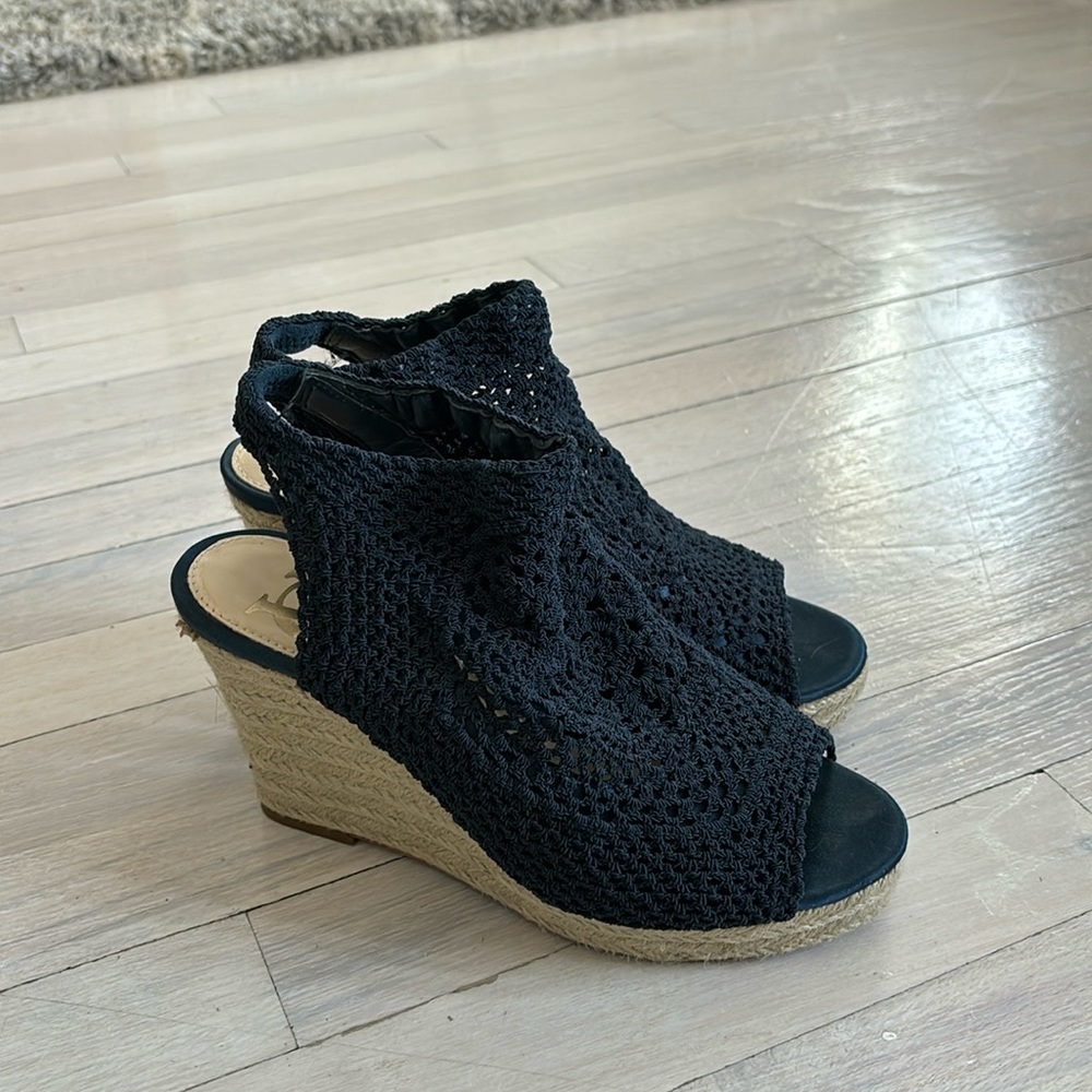 VC signature dark blue wedges size 7.5